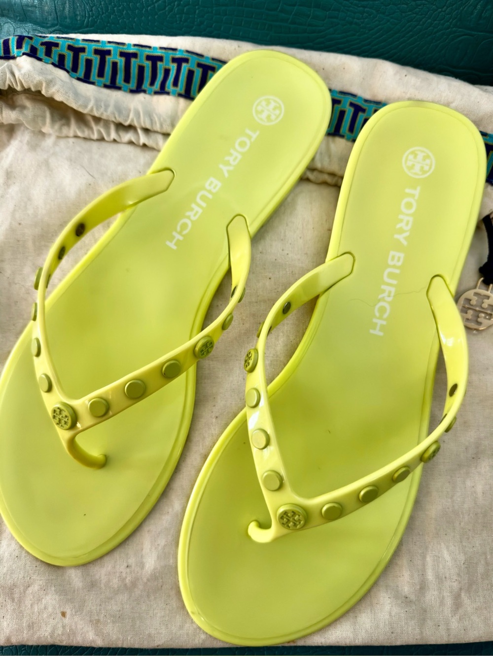 🆓📦Tory Burch Studded Jelly Flip Flops